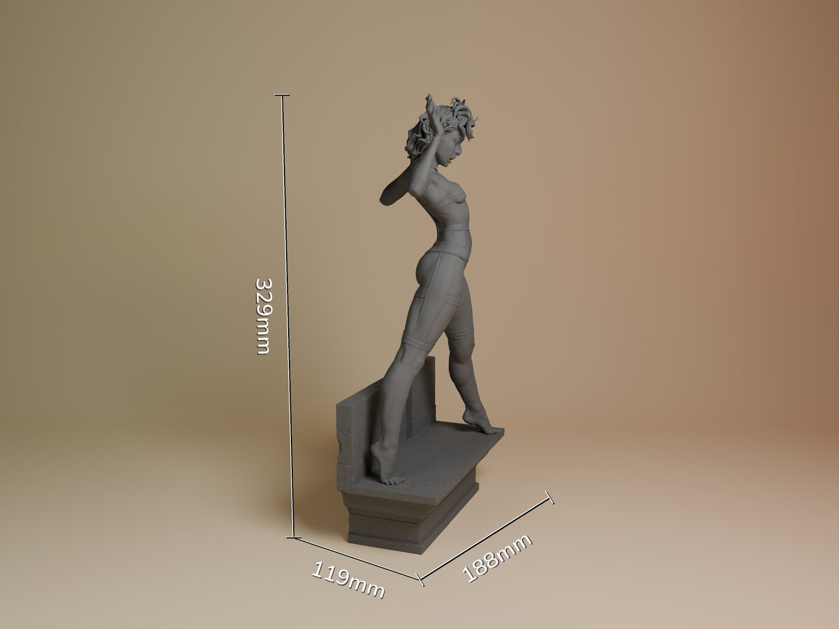 Leeloo from The Fifth Element is an unpainted side-pose resin figure on a sculpted base, 329mm tall.