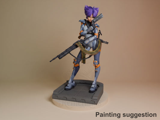 Konoko resin figure from Oni standing on gray base, holding large rifle and smaller gun, purple hair, blue and orange armor, painted with ammunition belt detail.