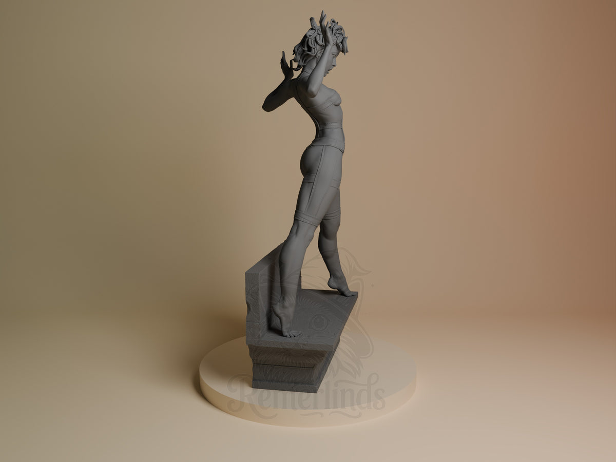 Leeloo from The Fifth Element is an unpainted resin figure in side pose on a sculpted base.